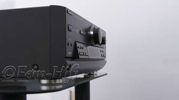 Zeigt die Seitenansicht-Rechts von Technics SA-DX850 D