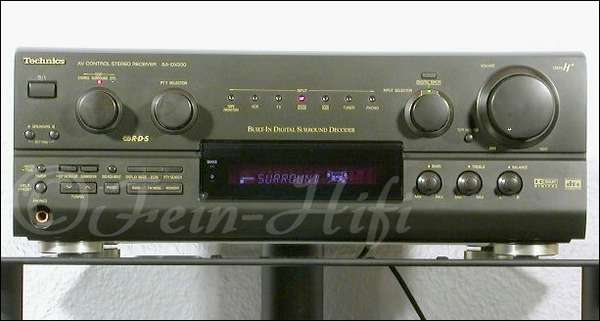 Zeigt die Frontansicht von Technics SA-DX930 D