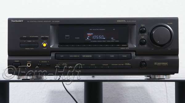 Zeigt die Frontansicht von Technics SA-GX690 S