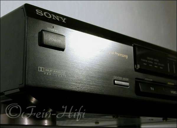 Zeigt die Frontansicht von Sony SDP-E300 S