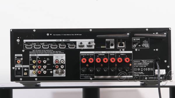 Zeigt die Rückseite von Sony STR-DN1080 7