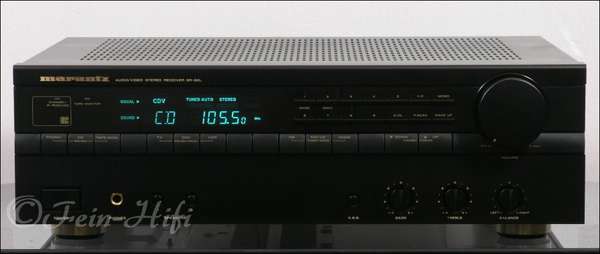 Zeigt die Frontansicht von Marantz SR-60 S