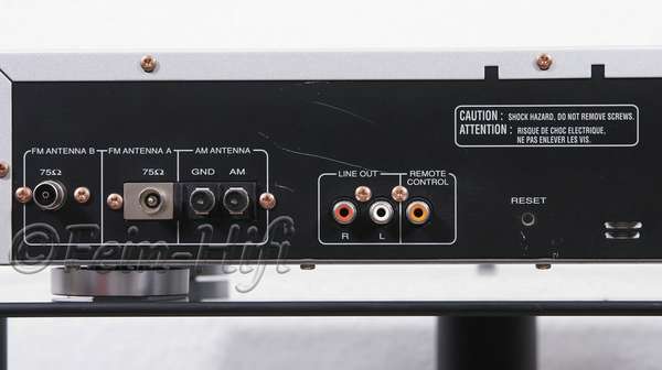 Zeigt die Rückseite von Marantz ST-6000 H