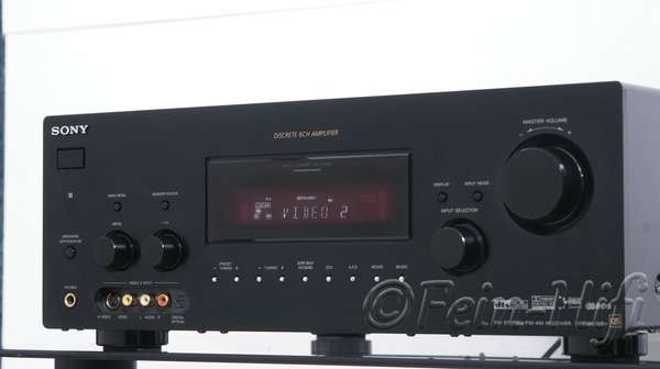 Zeigt die Seitenansicht-Rechts von Sony STR-DB790 QS D