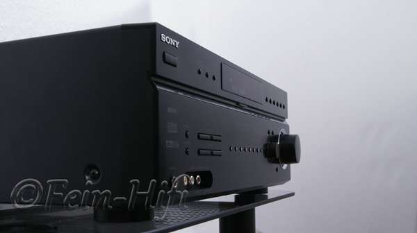 Zeigt die Seitenansicht-Rechts von Sony STR-DE698 D