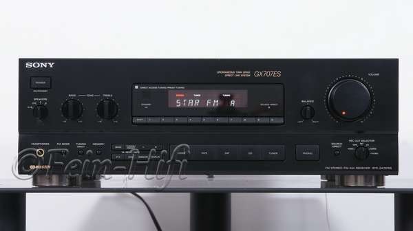 Zeigt die Frontansicht von Sony STR-GX707 ES S