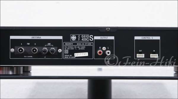 Zeigt die Rückseite von Sony ST-S 390 S