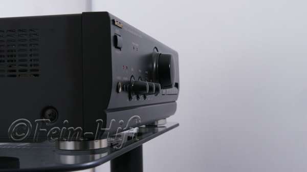 Zeigt die Seitenansicht-Rechts von Technics SU-V300 S