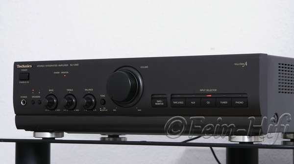 Zeigt die Rückseite von Technics SU-V300 S