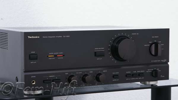 Zeigt die Seitenansicht-Links von Technics SU-V660