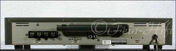 Zeigt die Seitenansicht-Rechts von Luxman T-115