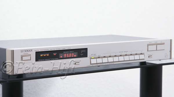 Zeigt die Seitenansicht-Links von Luxman T-404