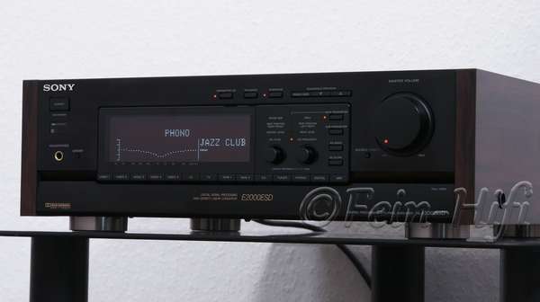 Zeigt die Rückseite von Sony TA-E2000 ES D