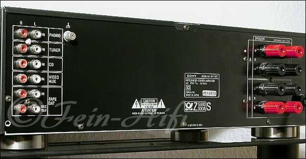 Zeigt die Seitenansicht-Rechts von Sony TA-F 120 S