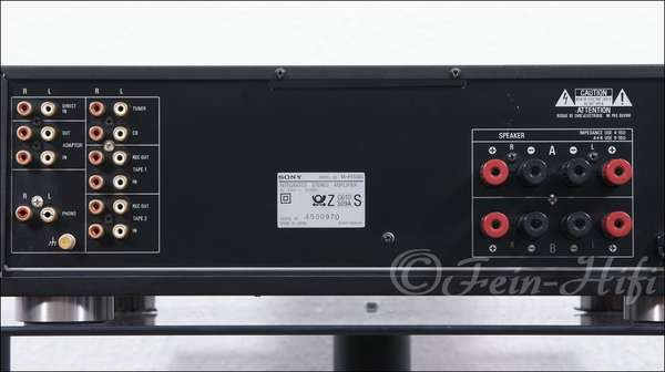 Zeigt die Rückseite von Sony TA-F550ES H