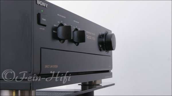 Zeigt die Seitenansicht-Rechts von Sony TA-F 670 ES