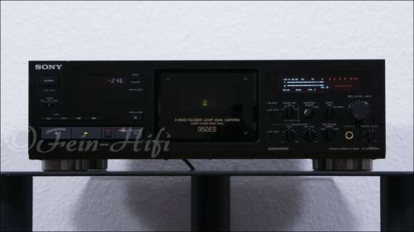 Zeigt die Frontansicht von Sony TC-K950 ES H
