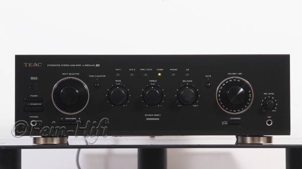 Zeigt die Frontansicht von TEAC A-R650Mk2