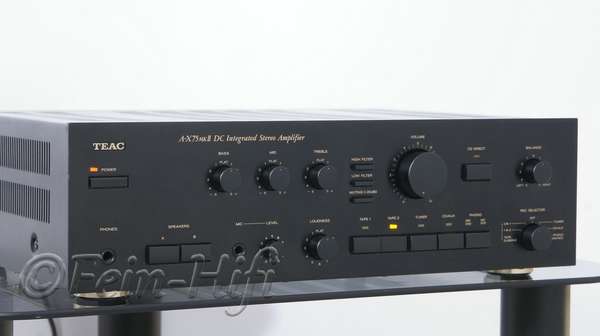 Zeigt die Seitenansicht-Links von Teac A-X75