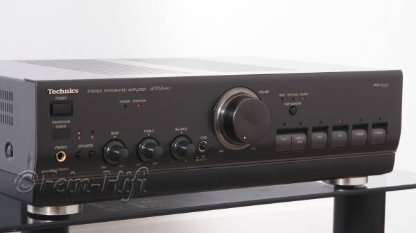 Zeigt die Seitenansicht-Links von Technics SU-A700 MK3 C