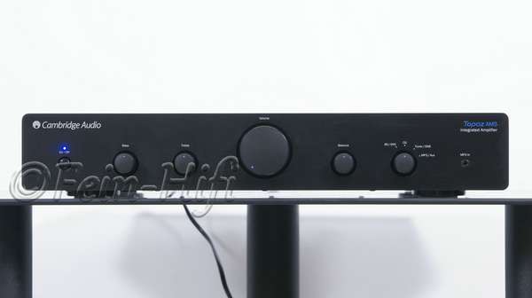 Zeigt die Frontansicht von Cambridge Topaz AM5