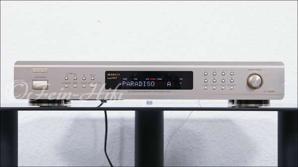 Zeigt die Frontansicht von Denon TU-1500RD H