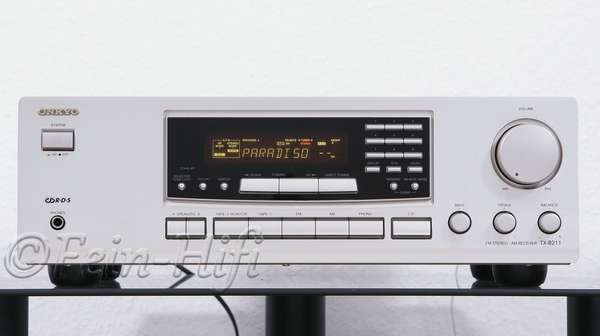 Zeigt die Frontansicht von Onkyo TX-8211R RDS-R