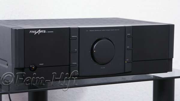 Zeigt die Seitenansicht-Links von Grundig Fine Arts V2 Stereo Verstärker
