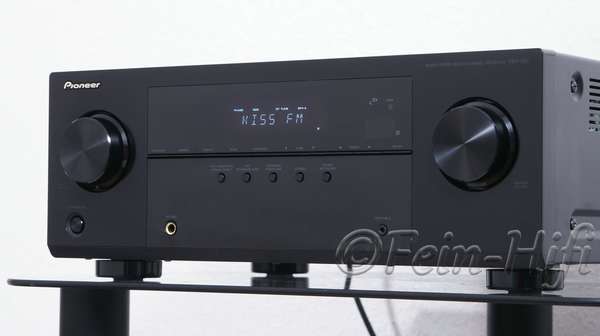 Zeigt die Rückseite von Pioneer VSX-421 D
