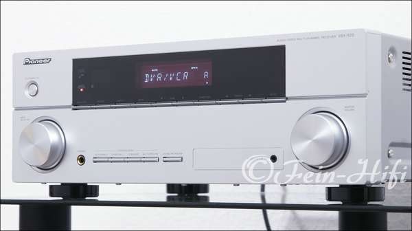 Zeigt die Rückseite von Pioneer VSX-520 D