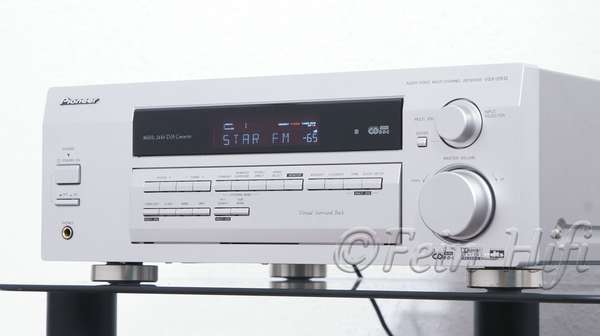 Zeigt die Seitenansicht-Rechts von Pioneer VSX-D512 D