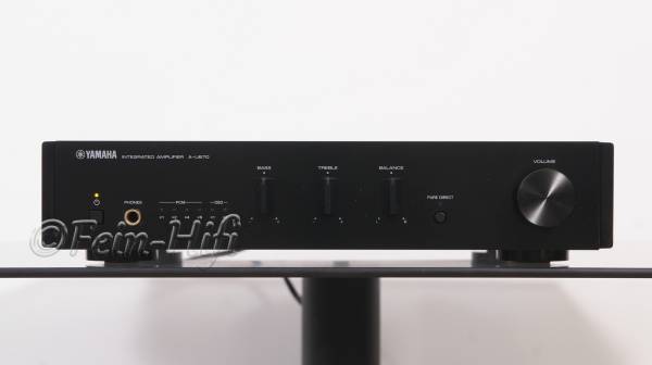 Zeigt die Frontansicht von Yamaha A-U670