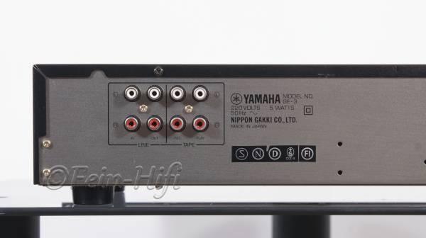 Zeigt die Rückseite von Yamaha GE-3 10-B