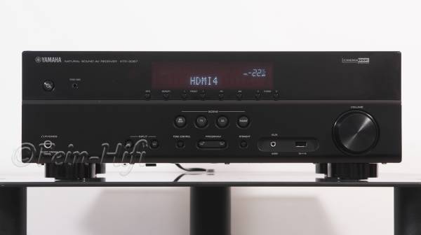 Zeigt die Frontansicht von Yamaha HTR-3067 5