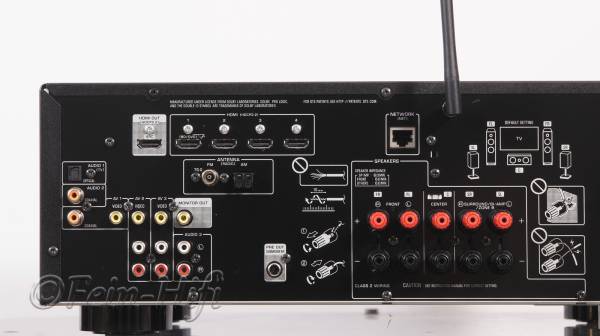 Zeigt die Rückseite von Yamaha HTR-4071 N