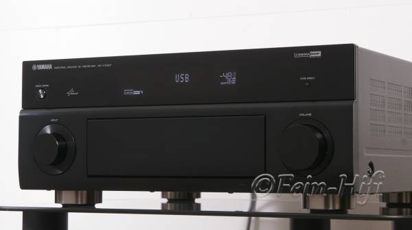 Zeigt die Seitenansicht-Rechts von Yamaha RX-V1067