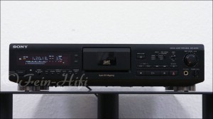 Zeigt die Frontansicht von Sony DTC-ZE700 H