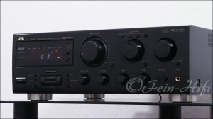 Zeigt die Rückseite von JVC RX-616 D