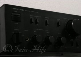 Zeigt die Rückseite von Onkyo A-8290