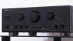 Zeigt die Seitenansicht-Rechts von Onkyo A-8850
