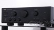 Zeigt die Seitenansicht-Rechts von Onkyo A-9510