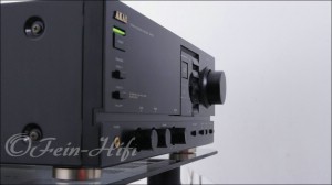 Zeigt die Seitenansicht-Rechts von AKAI AM-32 S