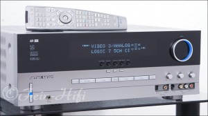 Zeigt die Seitenansicht-Links von Harman Kardon AVR 135 Dolby Digital DTS 6.1 Receiver titan k.l.