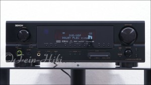 Zeigt die Frontansicht von Denon AVR-1907 D