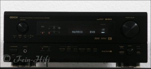 Zeigt die Frontansicht von Denon AVR-2801 D