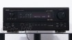 Zeigt die Frontansicht von Denon AVR-2802 D