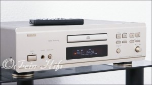 Zeigt die Seitenansicht-Links von Denon DCD-1550AR CD-P