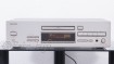 Zeigt die Frontansicht von Onkyo DX-7511 CD-P