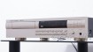 Zeigt die Seitenansicht-Rechts von Harman Kardon HD-7500II High-End CD-Player hell-champagner