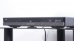 Zeigt die Seitenansicht-Rechts von Harman Kardon HD 990 CD-Player + XLR